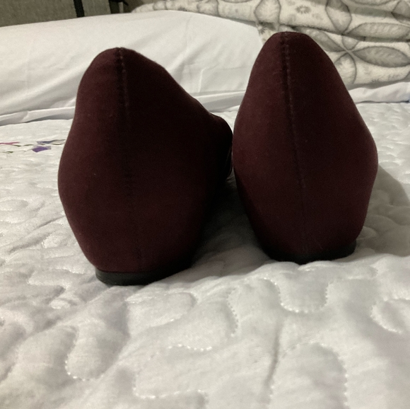 REDUCED TO SELL!BEAUTIFUL Bandolino burgundy suede wedges - Picture 2 of 5